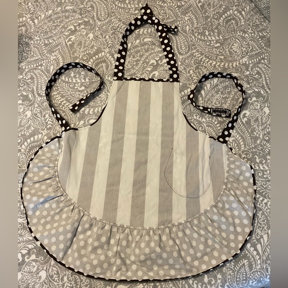 Henri Bendel Apron - Picture 2 of 11